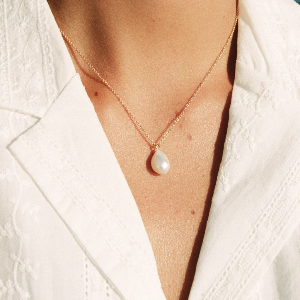 simple pearl necklace 
